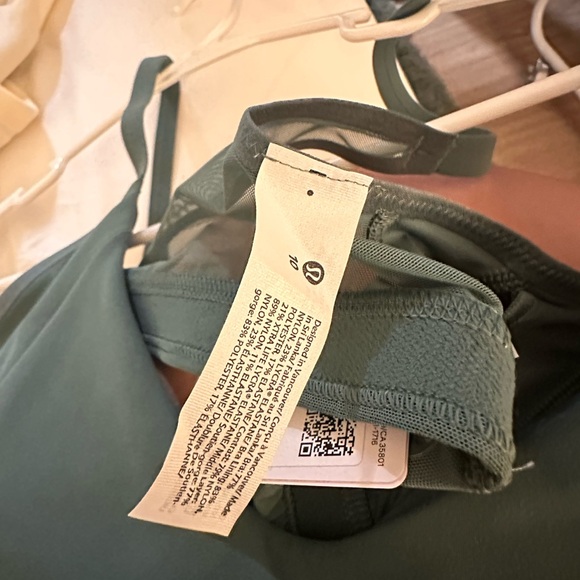 Lululemon Everlux with Mesh Train Bra - Picture 5 of 6